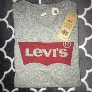 NWT✨ Women’s Levi’s T-Shirt